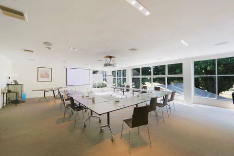 Forrest Hotel And Apartments - Tourism Guide 9