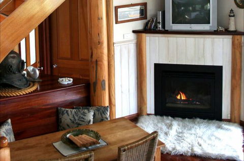 Aireys Overboard Seaside Cottage - Tourism Guide 10