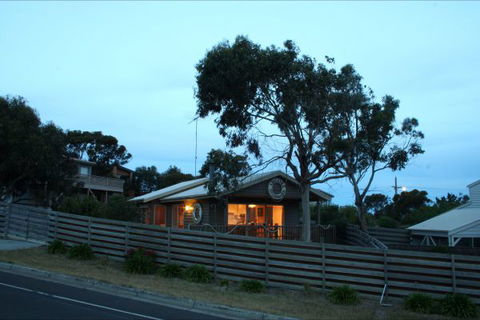 Aireys Overboard Seaside Cottage - Tourism Guide 3