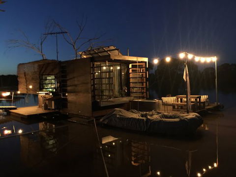 Bill's Boathouse - Tourism Guide 4