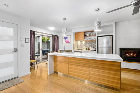 Limestone Coast Apartments - Travel Agents 6