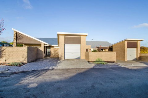 Limestone Coast Apartments - Travel Agents 9