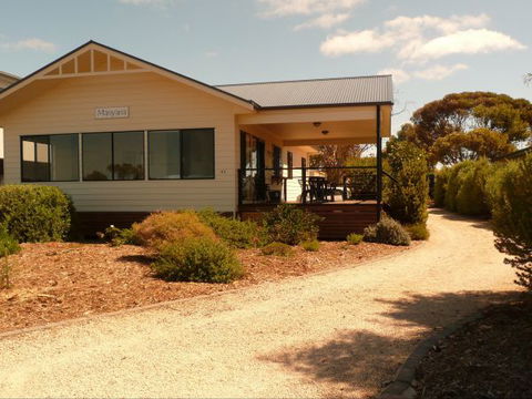 Manyana - Tourism Guide 0