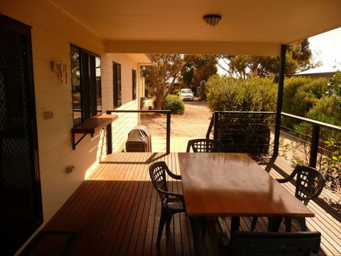 Manyana - Tourism Guide 3