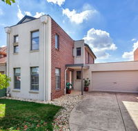 Phoenix House - Ballarat Townhouses - Tourism Guide