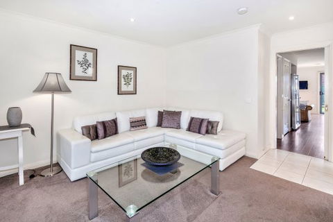 Phoenix House - Ballarat Townhouses - Tourism Guide 1