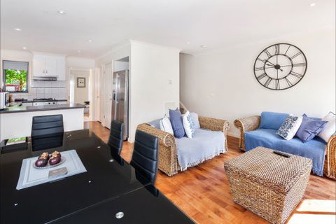 Phoenix House - Ballarat Townhouses - Tourism Guide 2