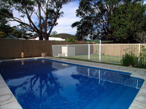 Shoal Bay Riggers - Travel Agents 0