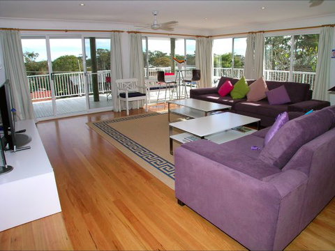 Shoal Bay Riggers - Travel Agents 1