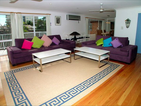 Shoal Bay Riggers - Travel Agents 2