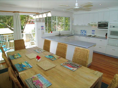 Shoal Bay Riggers - Travel Agents 3