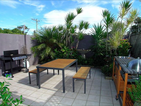 Shoal Bay Riggers - Travel Agents 4