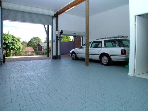 Shoal Bay Riggers - Travel Agents 9