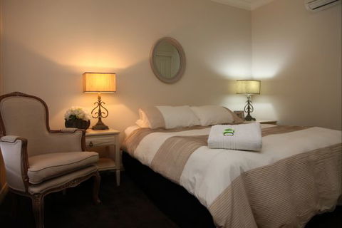Apartments On-The-Park: Prince - Tourism Guide 1