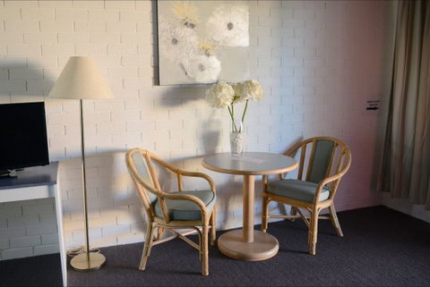 Cameo Inn Motel - Tourism Guide 4