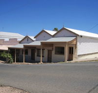 Carmines Antiques and Accommodation - Tourism Guide