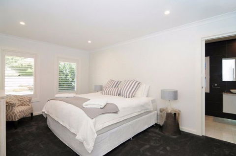 Aqua Leaf Apartment - Tourism Guide 8
