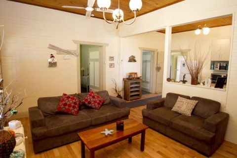 Anderl's Beach Cottage - Travel Agents 2