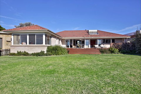 Escape At Culburra - Travel Search 7