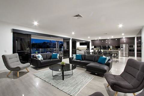 Oceans 74 - An Elite Holiday Home - Tourism Guide 21