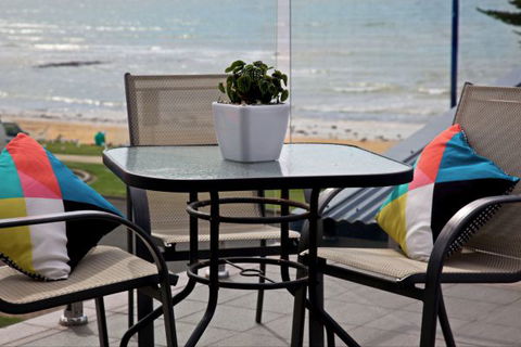 Penguin Beachfront Apartments - Tourism Guide 6