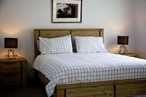 Penguin Beachfront Apartments - Tourism Guide 8