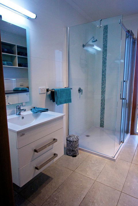 Penguin Beachfront Apartments - Tourism Guide 9