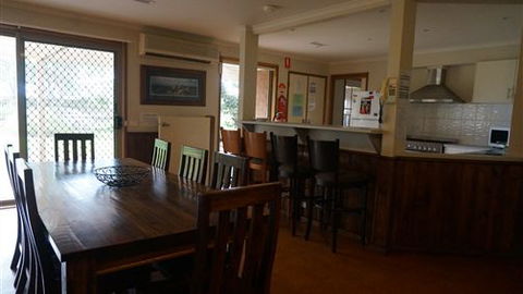 Caloola House - Tourism Guide 4