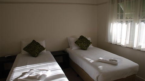 Ballarat Cottage On Park - Tourism Guide 1