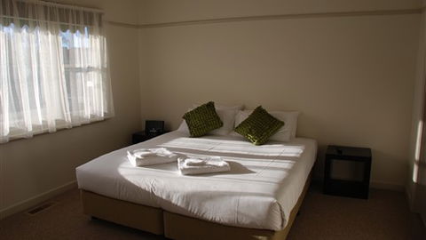 Ballarat Cottage On Park - Tourism Guide 0
