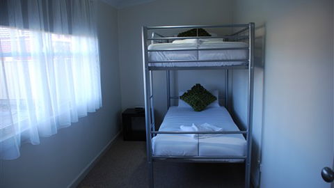 Ballarat Cottage On Park - Tourism Guide 5