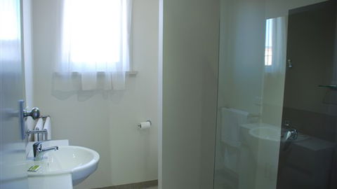 Ballarat Cottage On Park - Tourism Guide 6
