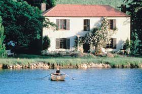 Adelaide Hills Country Cottages - Apple Tree Cottage - Tourism Guide 0