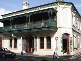 Adelaide's Shakespeare Backpackers International Hostel - Tourism Guide 0