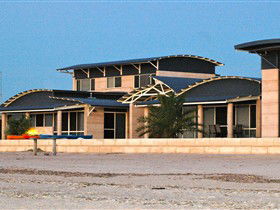 Baird Bay Ocean Eco Apartments - Travel Agents 0