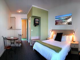 Kangaroo Island Seafront Resort - Cruises Travel 1