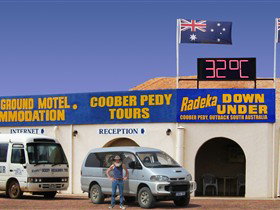 Radeka Downunder Underground Motel And Backpacker Inn - Travel Agents 0