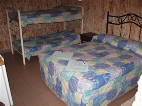 Radeka Downunder Underground Motel And Backpacker Inn - Travel Agents 2