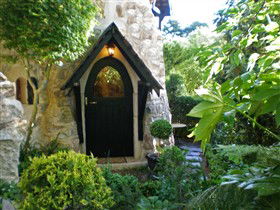 The Castle Keep B&B At Thorngrove - Tourism Guide 2
