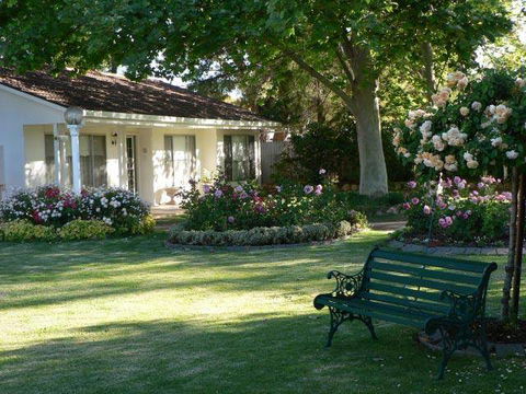 Aarinda Holiday Apartments - Tourism Guide 5