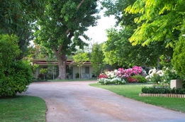 Aarinda Holiday Apartments - Tourism Guide 6
