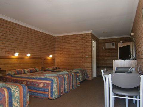 Aaron Inn Motel - Tourism Guide 3