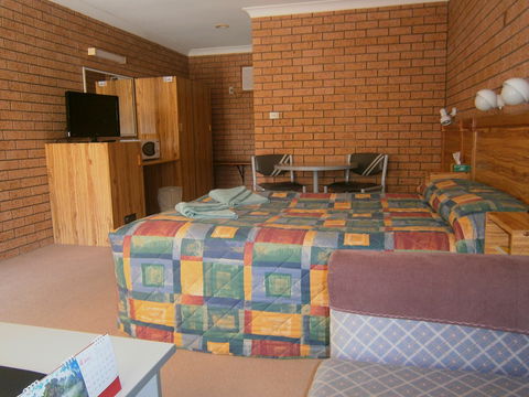 Aaron Inn Motel - Tourism Guide 6