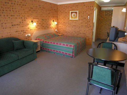 Aberdeen Motel - Tourism Guide 0