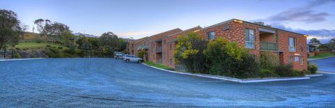 Acacia Snowy Motel - Tourism Guide 4