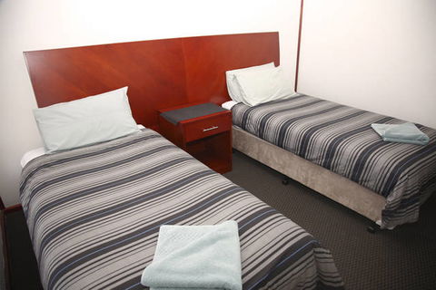 Across Country Motor Inn - Tourism Guide 0