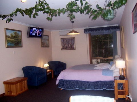 Adelaide Hills Bed & Breakfast Accommodation - Tourism Guide 2