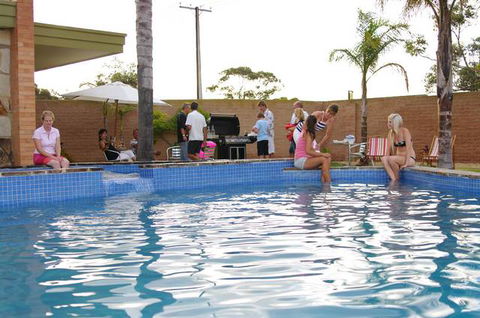 Adelaide Road Motor Lodge - Tourism Guide 5