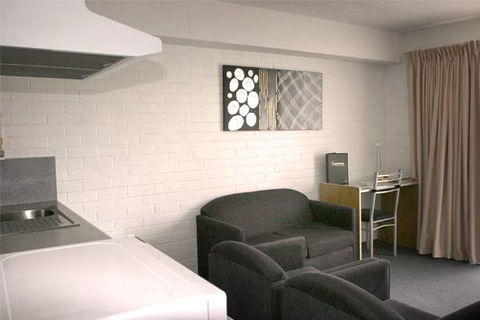 Adina Place Motel Apartments - Travel Agents 2