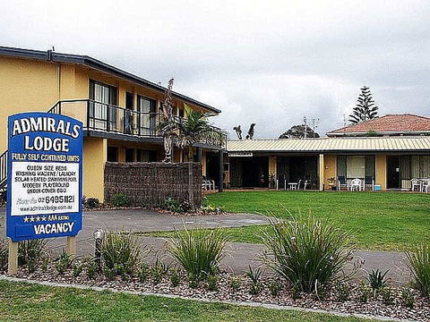 Admirals Lodge - Tourism Guide 0